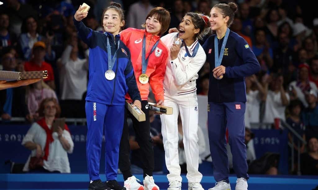 Olimpijska tradycja Samsunga trwa! Galaxy Z Flip 7 w wyjątkowej, limitowanej wersji 16 Olimpijska tradycja Samsunga trwa! Galaxy Z Flip 7 w wyjątkowej, limitowanej wersji