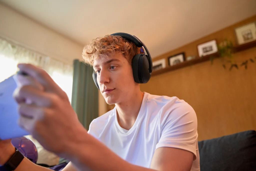 Słuchawki Logitech G325 Lightspeed oficjalnie! Lekko, bezprzewodowo i w rozsądnej cenie 13 Słuchawki Logitech G325 Lightspeed oficjalnie! Lekko, bezprzewodowo i w rozsądnej cenie