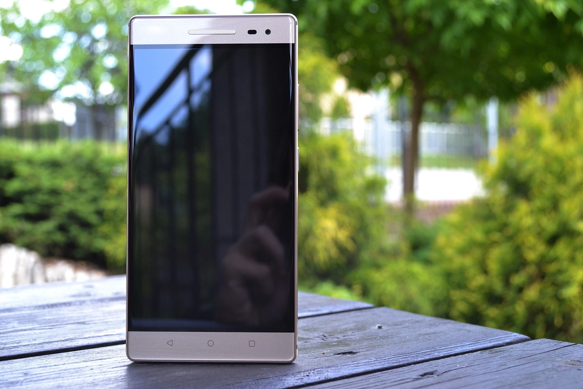 Smartfon czy już mały tablet? Lenovo pracuje nad urządzeniem z 7,5-calowym ekranem