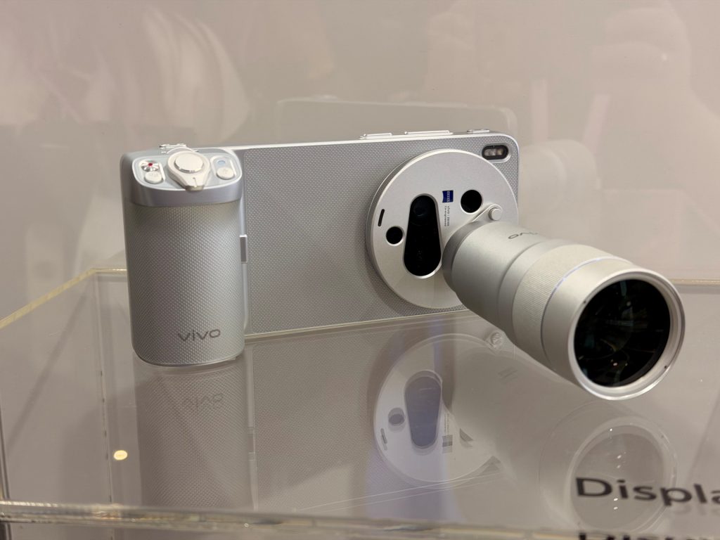 MWC 2026: vivo X300 Ultra z teleobiektywem 400 mm wychodzi poza Chiny! Czas na globalny debiut 12 MWC 2026: vivo X300 Ultra z teleobiektywem 400 mm wychodzi poza Chiny! Czas na globalny debiut