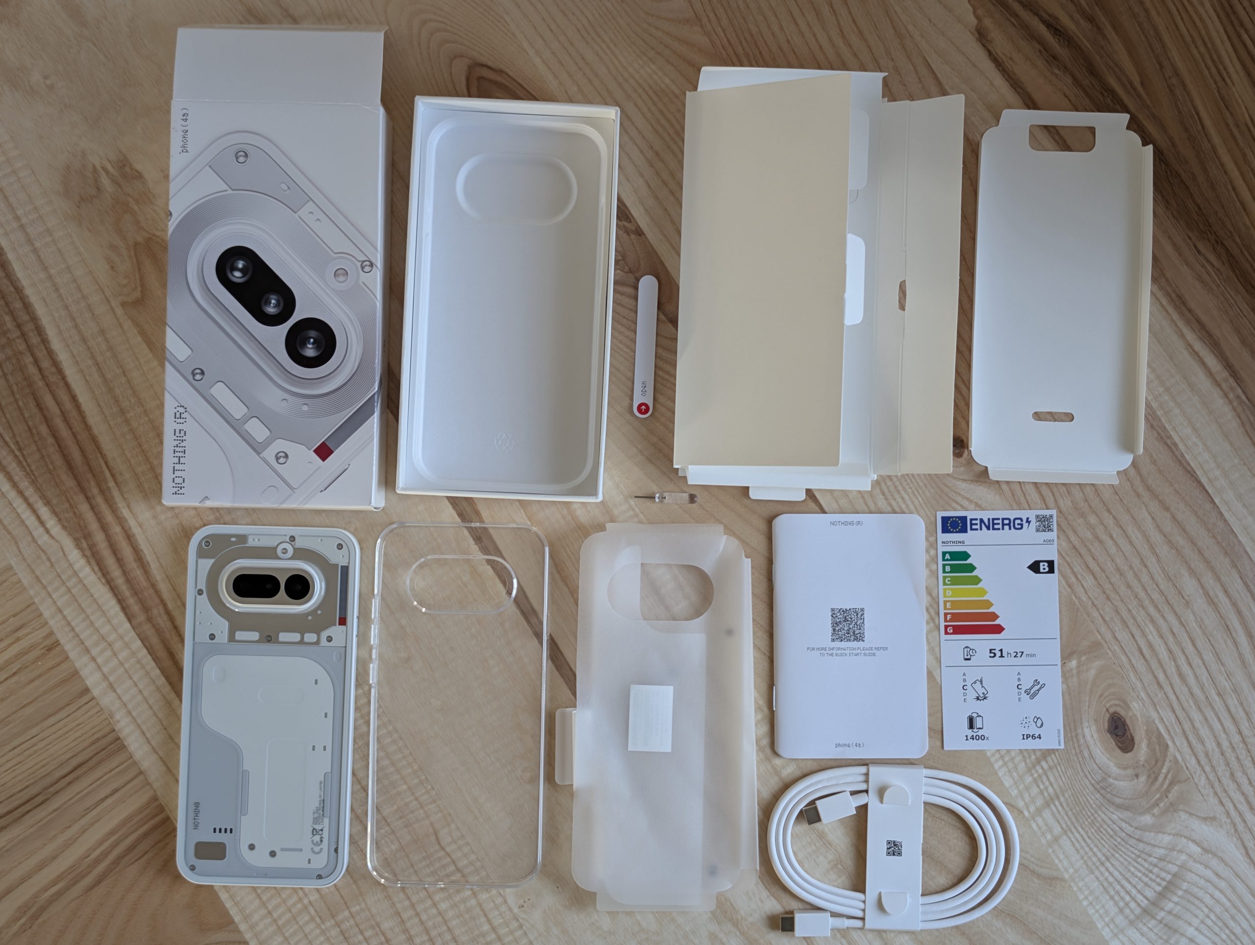 Nothing Phone (4a) - Recenzja 13 Nothing Phone (4a) - Pudełko i jego zawartość