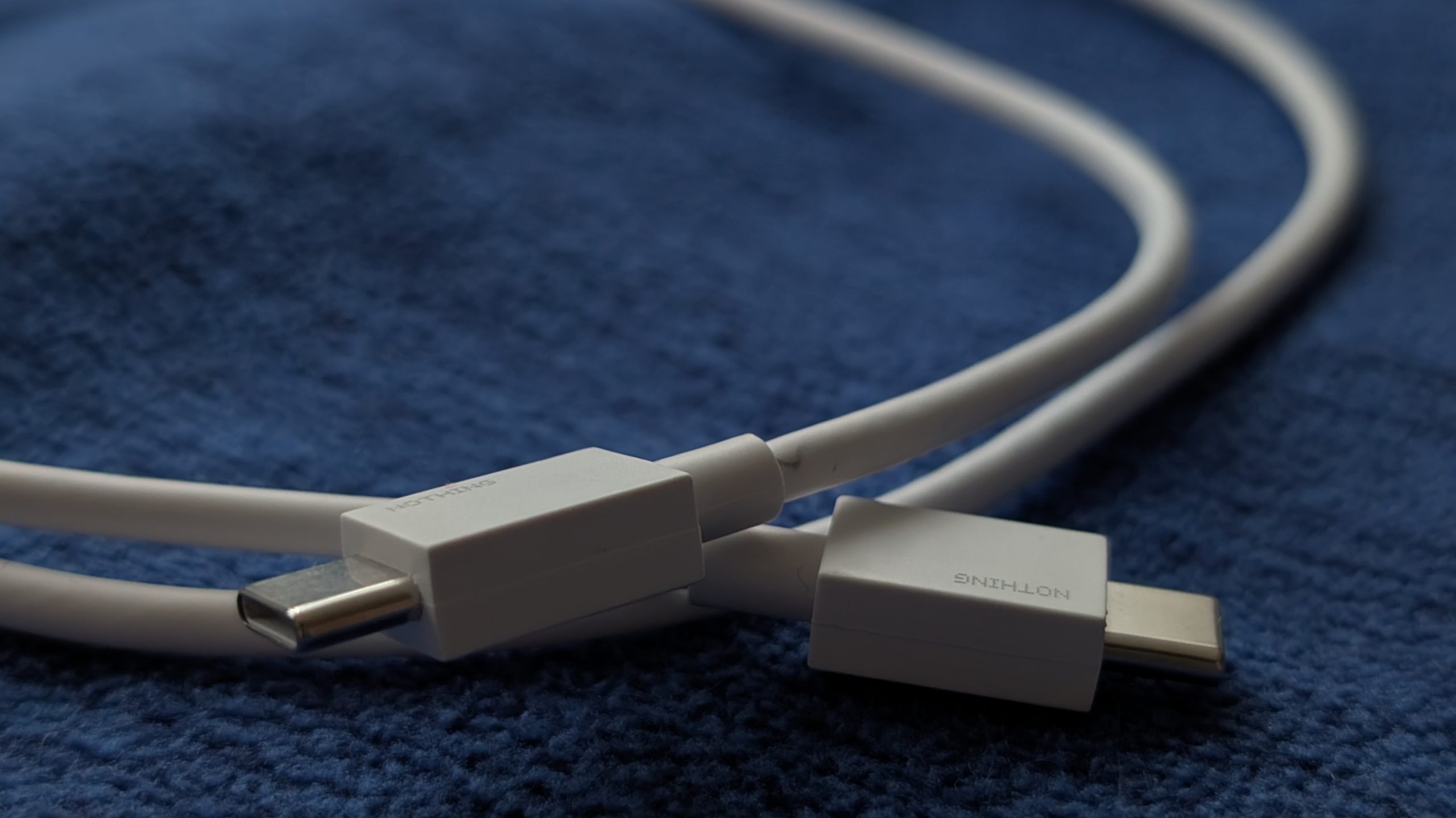 Nothing Phone (4a) - Recenzja 57 Nothing Phone (4a) - Biały kabel USB C 2.0 - USB C 2.0 - 3