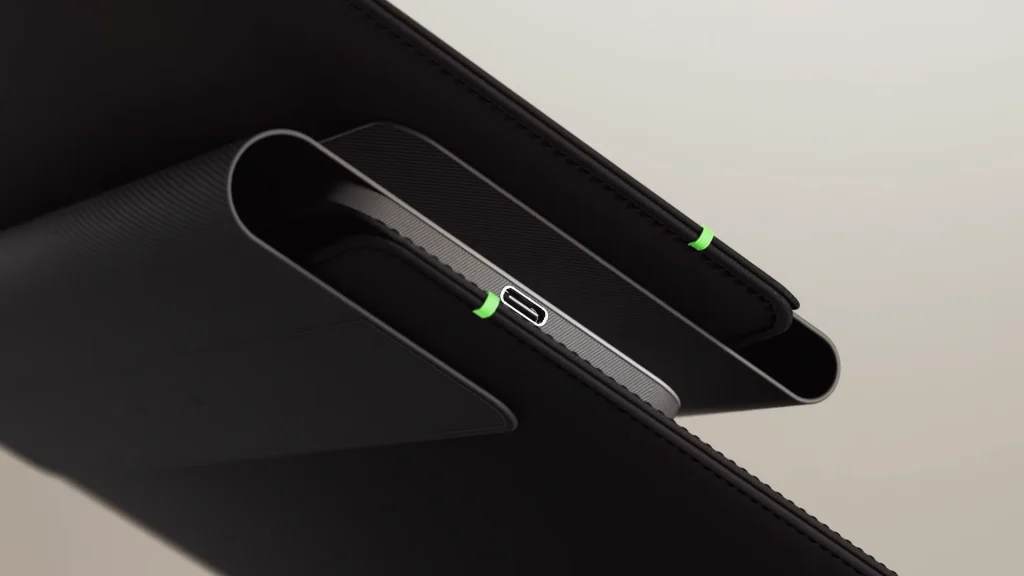 Razer wprowadza etui na laptopa z ładowaniem bezprzewodowym. Mniej kabli, więcej wygody? 13 Razer wprowadza etui na laptopa z ładowaniem bezprzewodowym. Mniej kabli, więcej wygody?