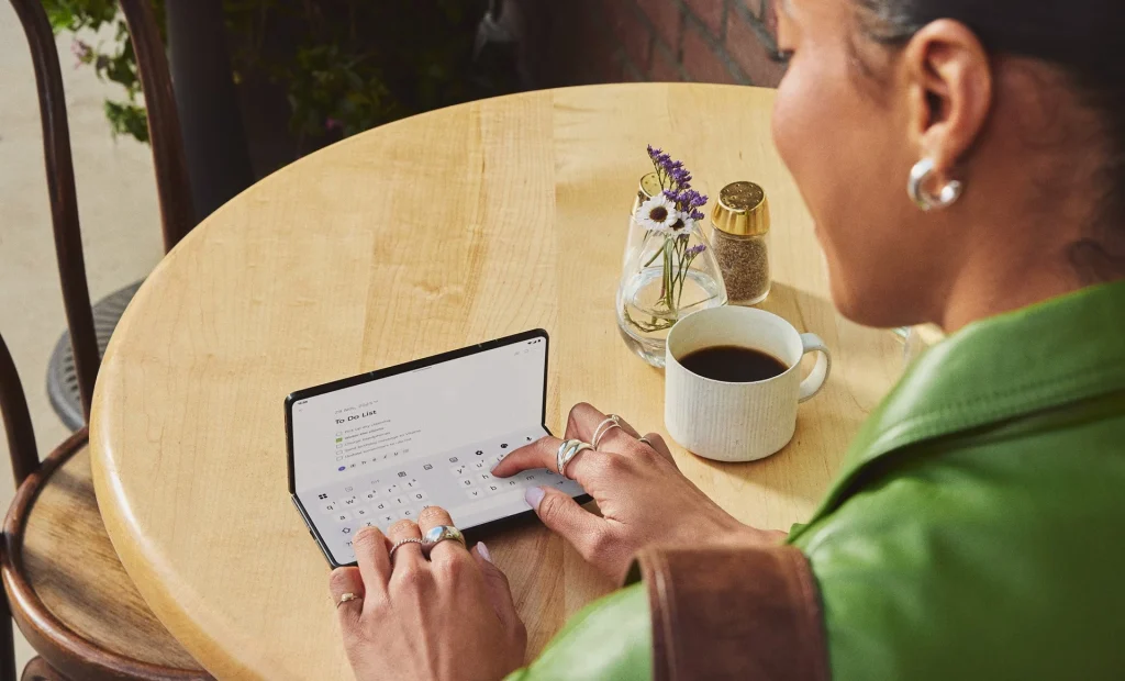 MWC 2026: Motorola Razr Fold oficjalnie! 6000 mAh, 8K i ambicje fotograficznego lidera 12 MWC 2026: Motorola Razr Fold oficjalnie! 6000 mAh, 8K i ambicje fotograficznego lidera