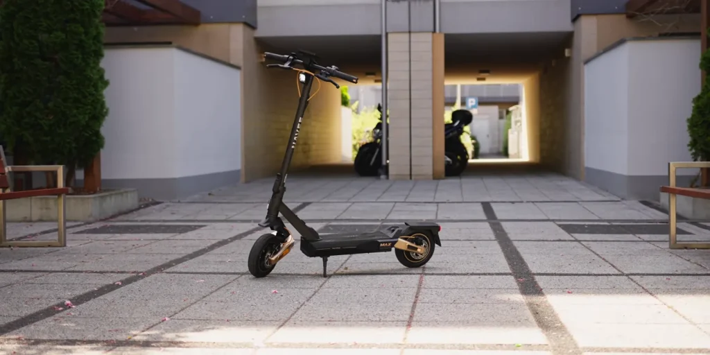 Test NAVEE ST5 Max: Hulajnoga elektryczna typu „gravel”, która wnosi elegancję w lekki teren 11 Test NAVEE ST5 Max: Hulajnoga elektryczna typu „gravel”, która wnosi elegancję w lekki teren