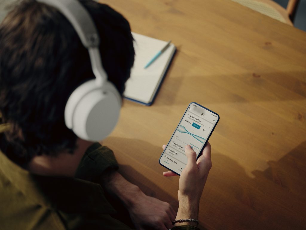 Sennheiser Momentum 5 Wireless oficjalnie. Legendarna seria wraca z mocniejszym ANC i wymienną baterią 12 Sennheiser Momentum 5 Wireless oficjalnie. Legendarna seria wraca z mocniejszym ANC i wymienną baterią