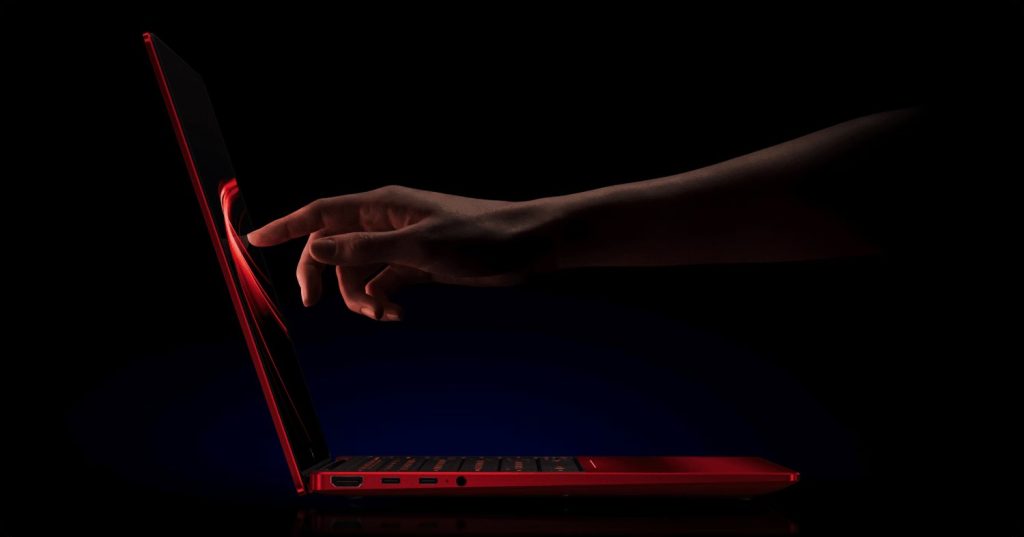 Ferrari w świecie laptopów! HP stworzyło limitowany komputer dla fanów motoryzacyjnej legendy 15 Ferrari w świecie laptopów! HP stworzyło limitowany komputer dla fanów motoryzacyjnej legendy