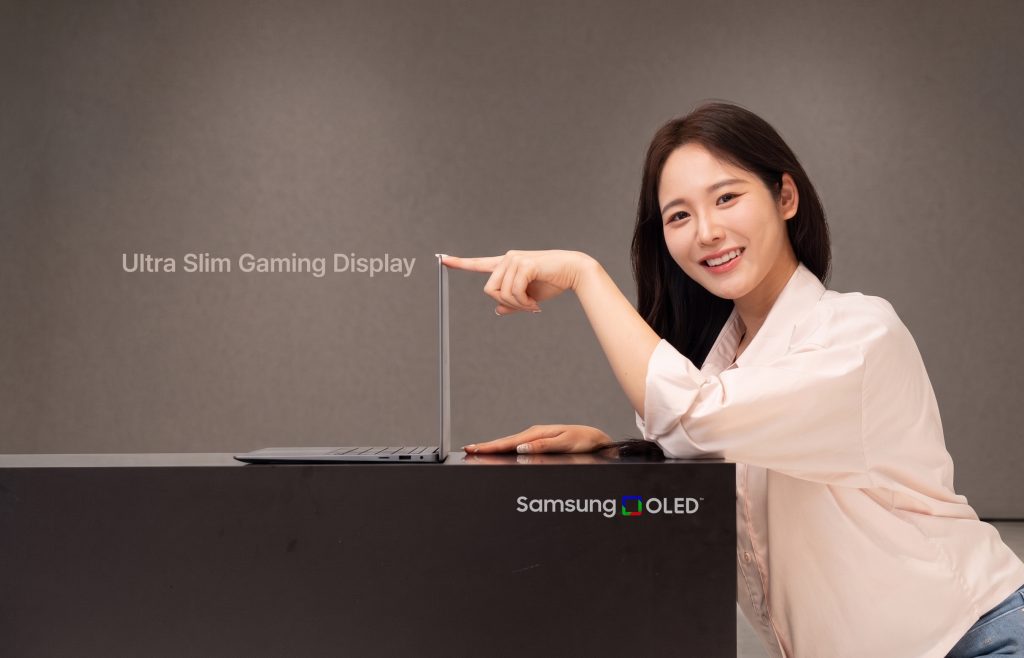 Samsung prezentuje wyjątkowo smukły OLED do laptopów. Nowy ekran może zmienić rynek komputerów przenośnych 12 Samsung prezentuje wyjątkowo smukły OLED do laptopów. Nowy ekran może zmienić rynek komputerów przenośnych