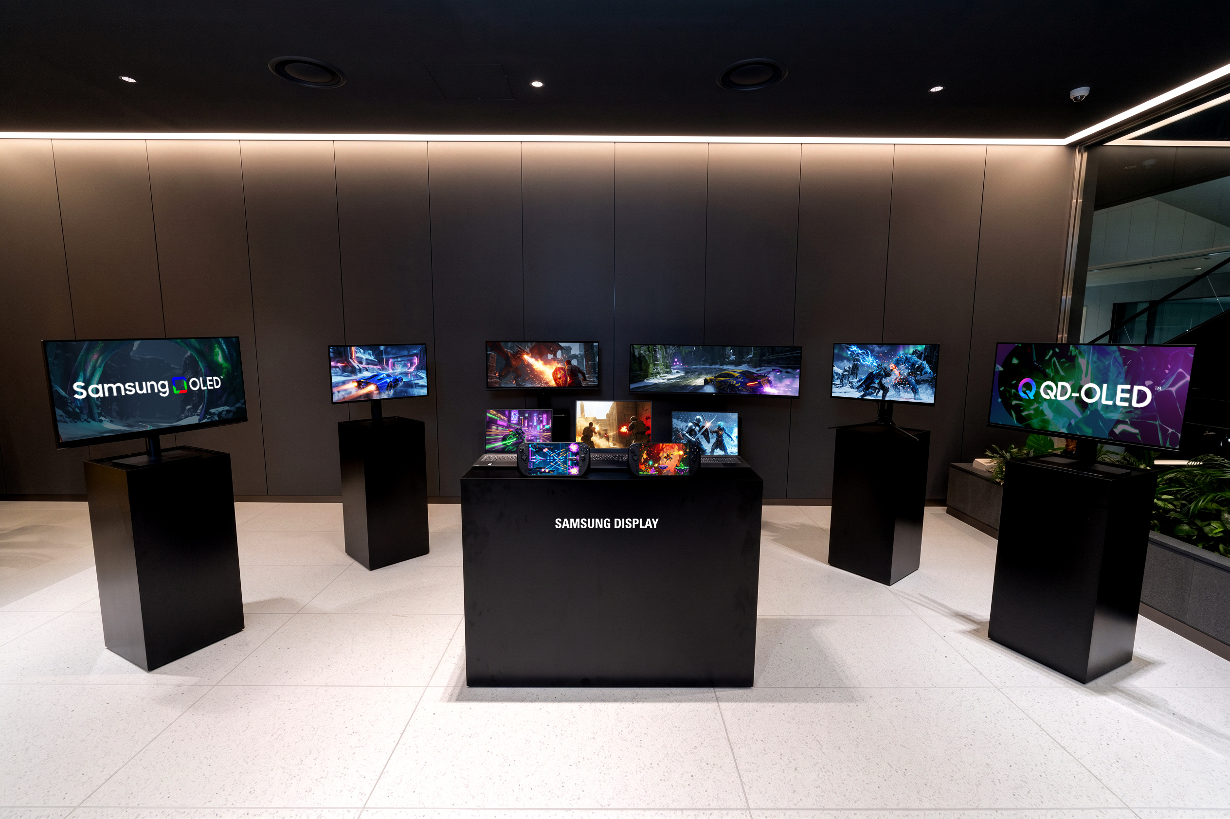Samsung prezentuje wyjątkowo smukły OLED do laptopów. Nowy ekran może zmienić rynek komputerów przenośnych