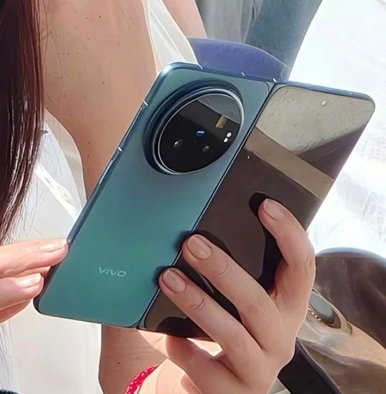 vivo X Fold 6 przyłapany przed premierą! Składany smartfon zapowiada się niezwykle ciekawie 12 vivo X Fold 6 przyłapany przed premierą! Składany smartfon zapowiada się niezwykle ciekawie