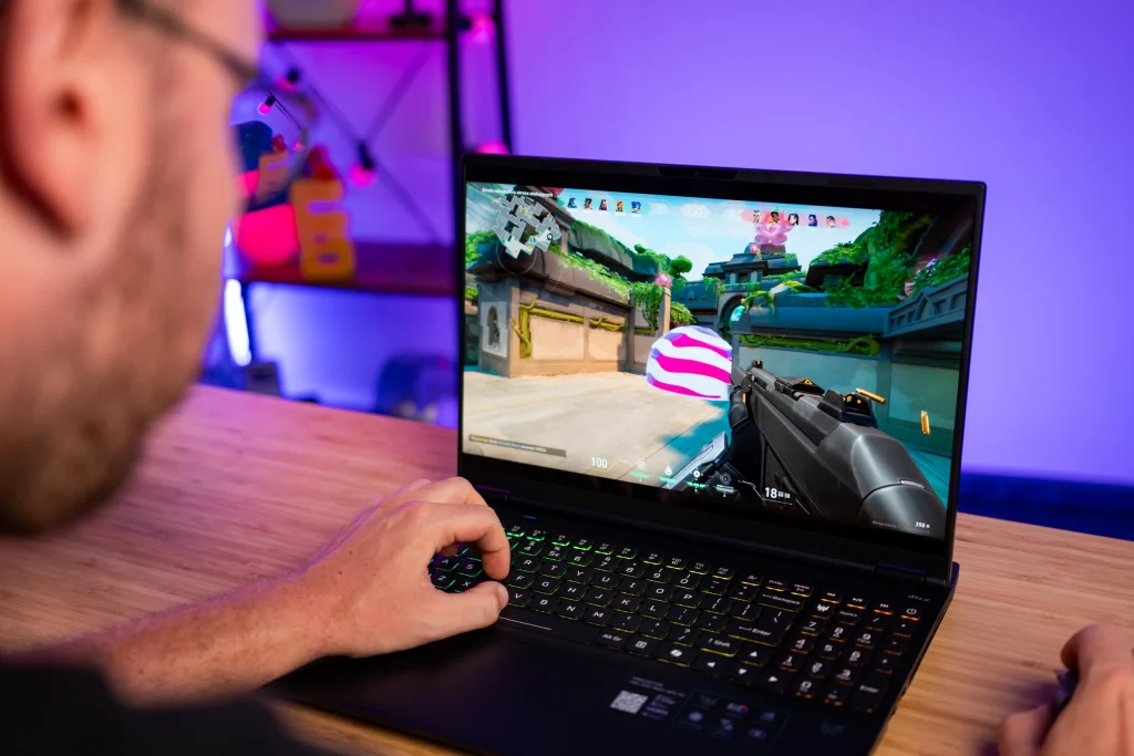 Dlaczego Predator Helios Neo 16S AI z NVIDIA® GeForce RTX™ 5070 to must-have na nowy rok szkolny? 20 Dlaczego Predator Helios Neo 16S AI z NVIDIA® GeForce RTX™ 5070 to must-have na nowy rok szkolny?