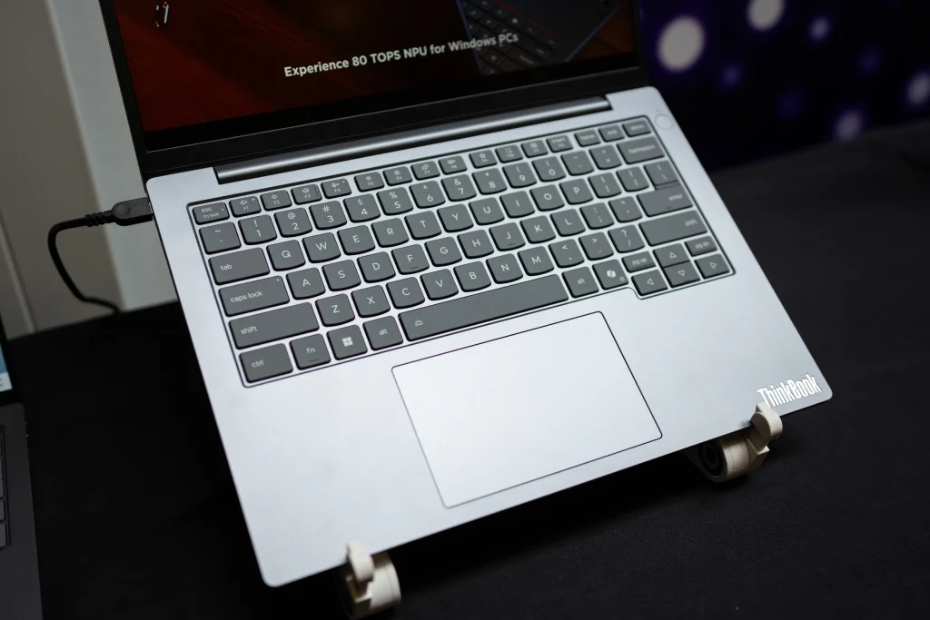 IFA 2026: Lenovo stawia na hybrydową sztuczną inteligencję! Nowe komputery, monitory i bezpieczeństwo dla firm 15 IFA 2026: Lenovo stawia na hybrydową sztuczną inteligencję! Nowe komputery, monitory i bezpieczeństwo dla firm