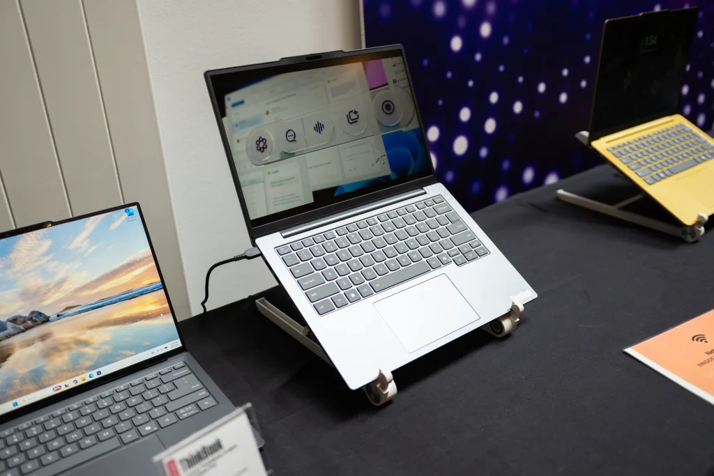 IFA 2026: Lenovo stawia na hybrydową sztuczną inteligencję! Nowe komputery, monitory i bezpieczeństwo dla firm 14 IFA 2026: Lenovo stawia na hybrydową sztuczną inteligencję! Nowe komputery, monitory i bezpieczeństwo dla firm
