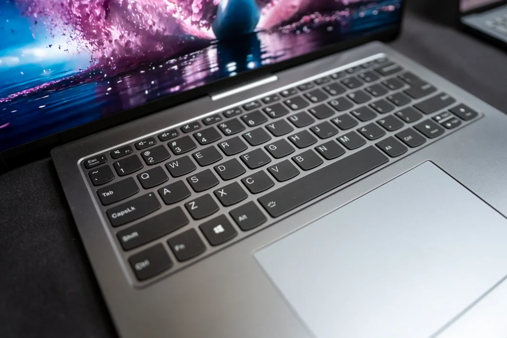 IFA 2026: Lenovo stawia na hybrydową sztuczną inteligencję! Nowe komputery, monitory i bezpieczeństwo dla firm 27 IFA 2026: Lenovo stawia na hybrydową sztuczną inteligencję! Nowe komputery, monitory i bezpieczeństwo dla firm