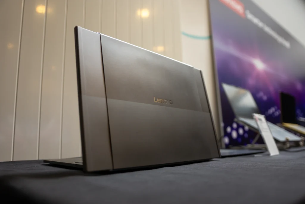 IFA 2026: Lenovo stawia na hybrydową sztuczną inteligencję! Nowe komputery, monitory i bezpieczeństwo dla firm 28 IFA 2026: Lenovo stawia na hybrydową sztuczną inteligencję! Nowe komputery, monitory i bezpieczeństwo dla firm