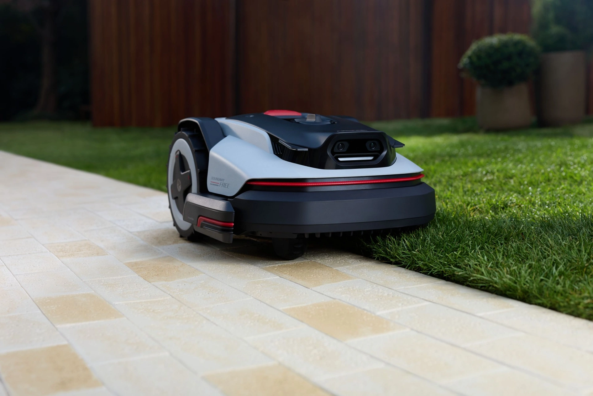 IFA 2026: Roborock wychodzi z domu! Marka pokazała roboty do basenu i ogrodu